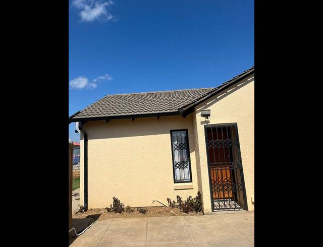 2 BEDROOM HOUSE FOR SALE IN ELANDSPOORT